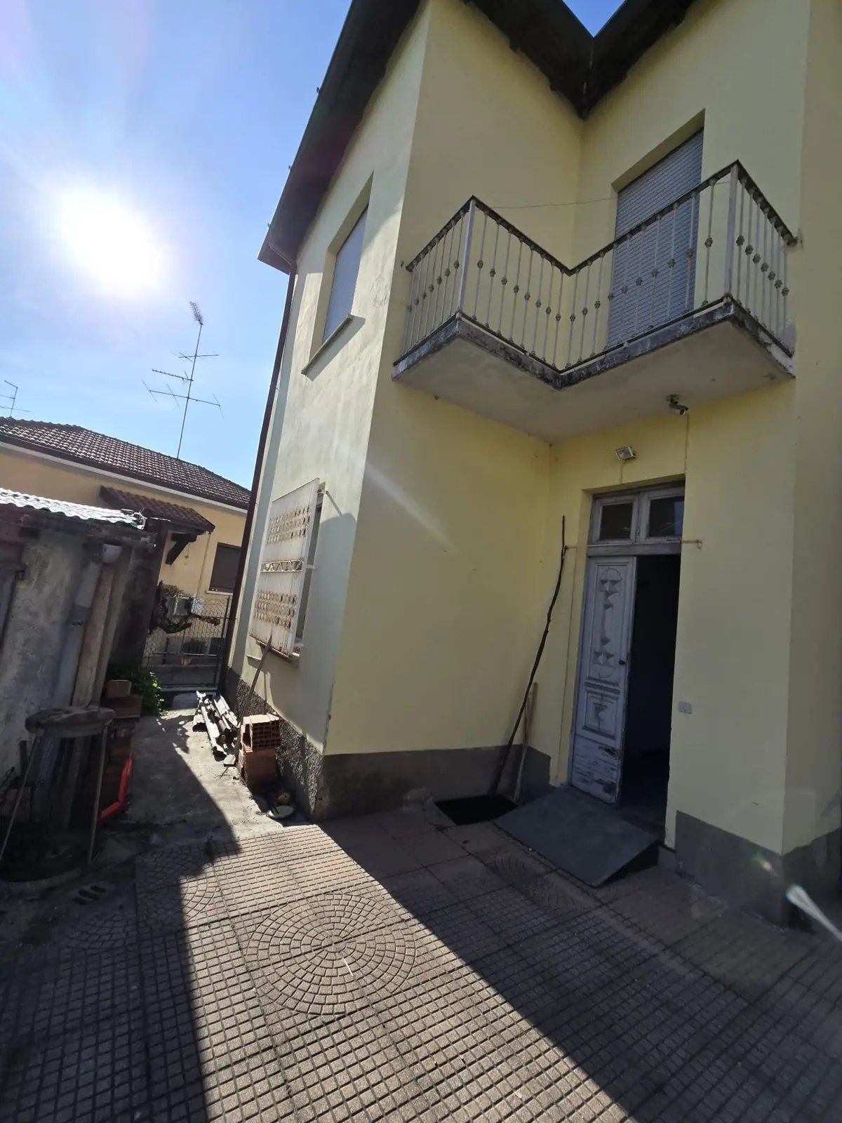 Ampio casale con giardino a Solbiate Arno – foto 2