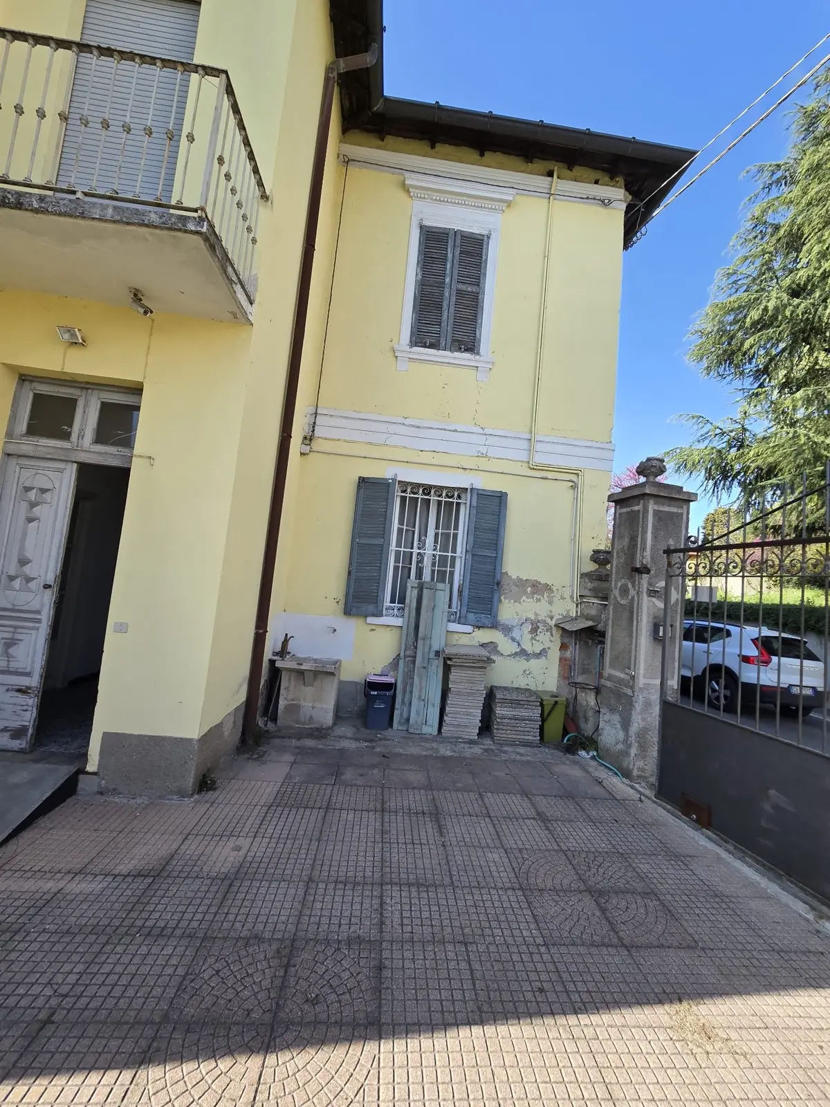 Ampio casale con giardino a Solbiate Arno – foto 3